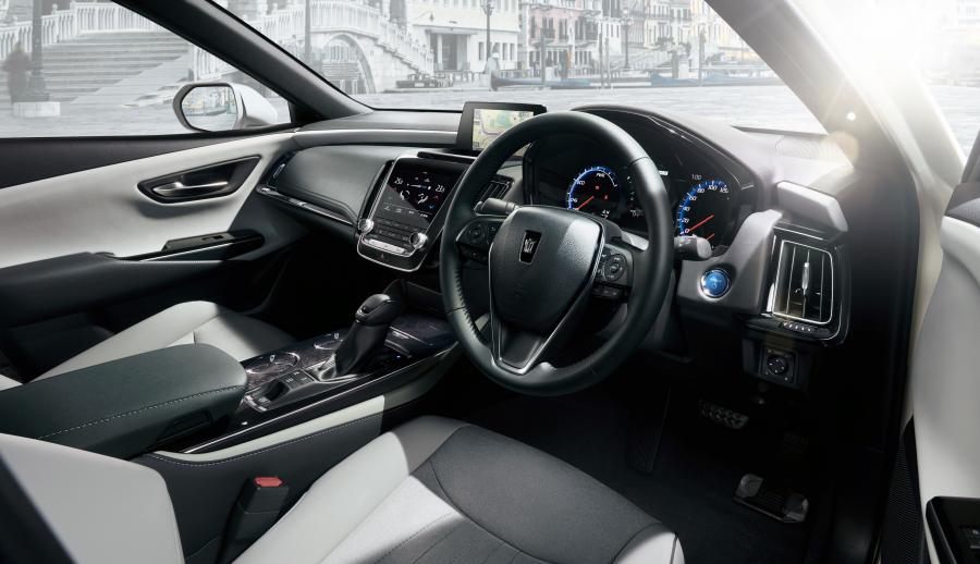 Торпедо Toyota Crown S Elegance Style II 2020 года  (фото 2 из 3)